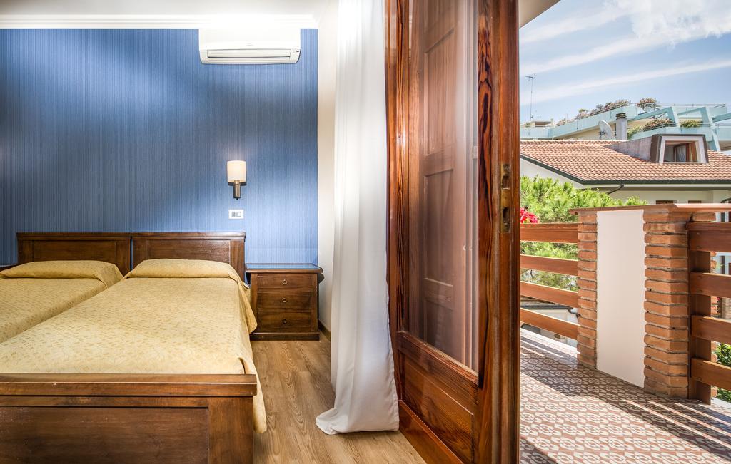 Hotel Capanna D'Oro Lignano Sabbiadoro Exterior foto