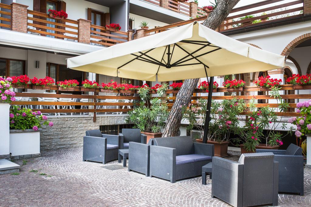Hotel Capanna D'Oro Lignano Sabbiadoro Exterior foto