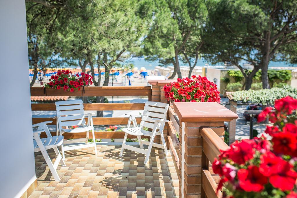Hotel Capanna D'Oro Lignano Sabbiadoro Exterior foto